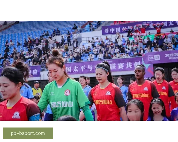 女足球迷数量呈几何级数增长的现象及其对体育产业和社会文化的深远影响