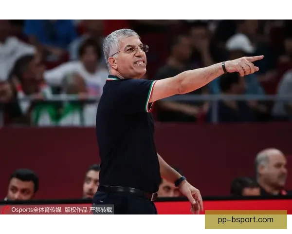 洪明甫首执韩国队主场首战遭球迷狂嘘压力巨大